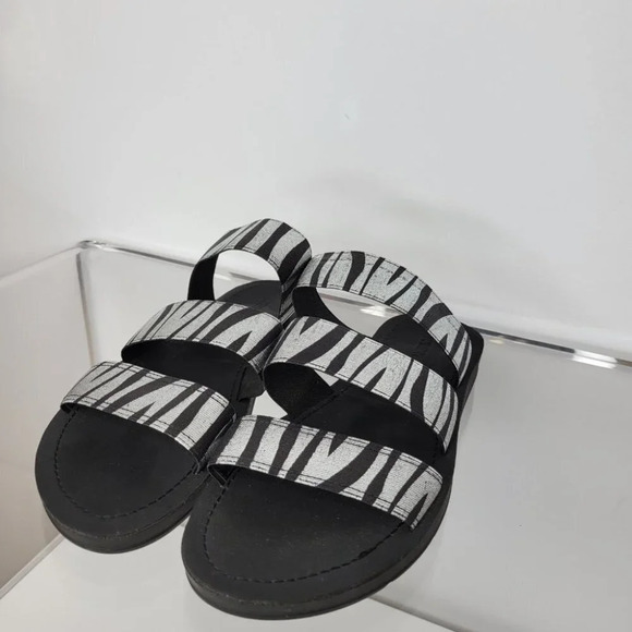 Expression Sandals - Picture 2 of 5